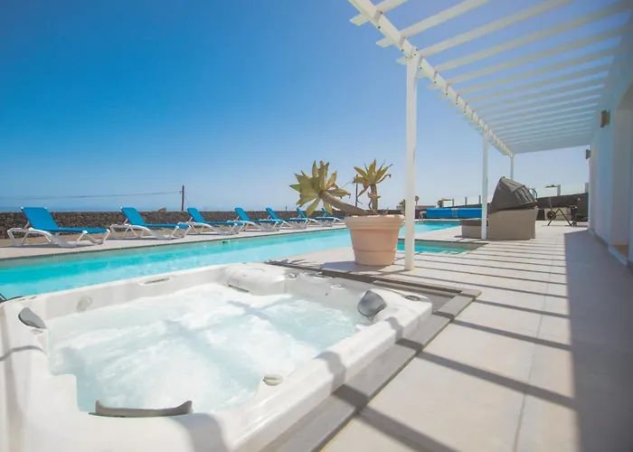 Semesterbostad Casa With A Private 25 Meter Heated Pool *