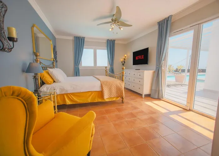 Semesterbostad Casa With A Private 25 Meter Heated Pool
