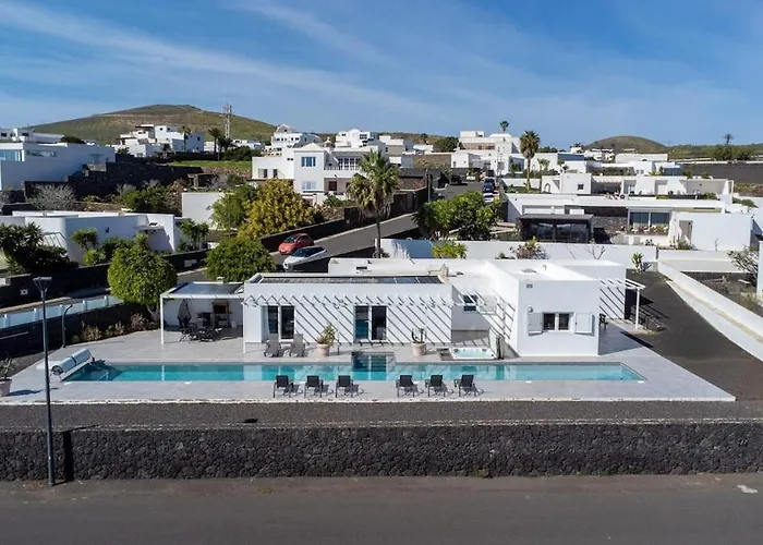 Semesterbostad Casa With A Private 25 Meter Heated Pool