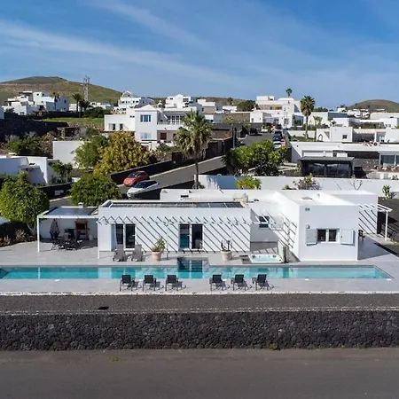 Vakantiehuis Casa Private 25m Heated Pool With Hydraulic Mobility Lift