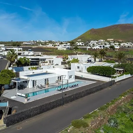 Casa Private 25m Heated Pool With Hydraulic Mobility Lift Vakantiehuis *