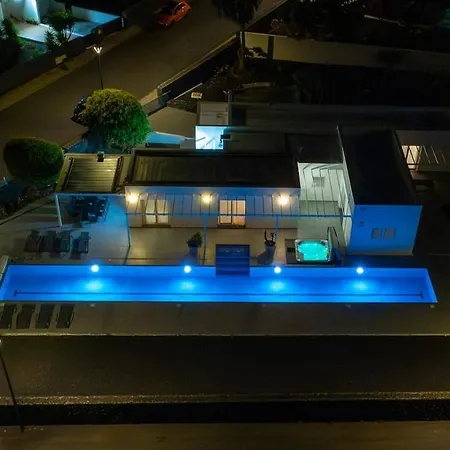 Casa Private 25m Heated Pool With Hydraulic Mobility Lift Vakantiehuis *